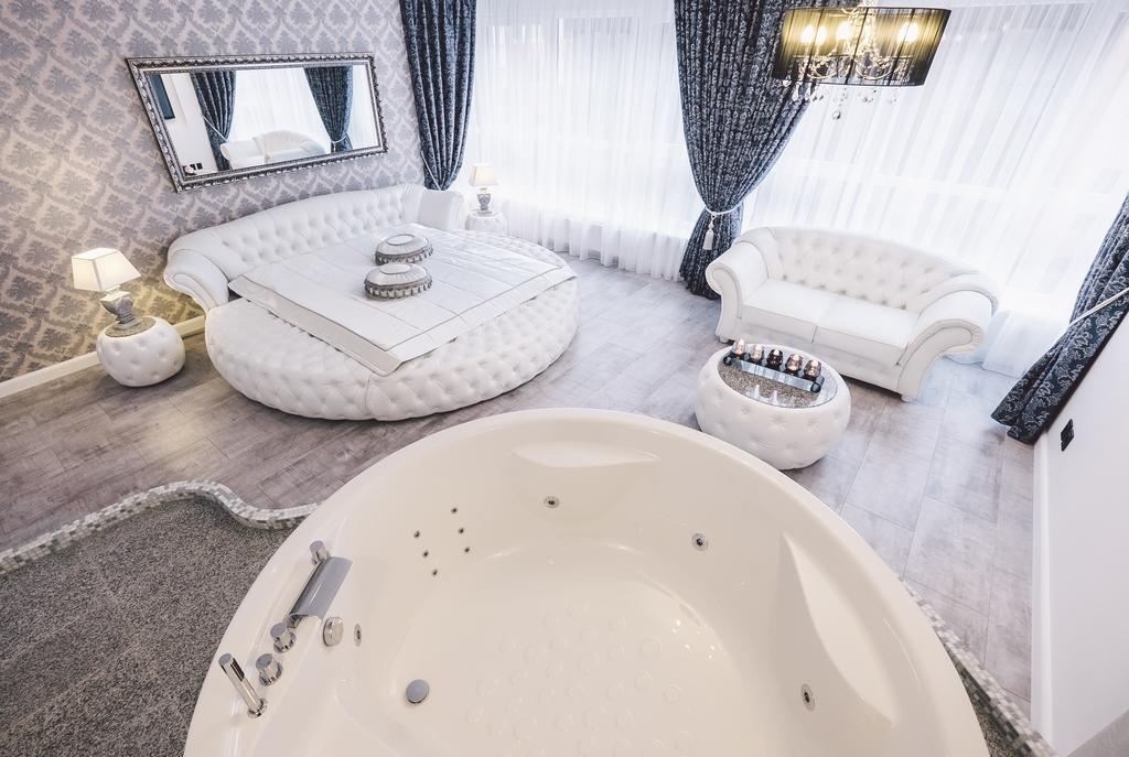 Jacuzzi Romantic Apartment Klaipėda Eksteriør billede