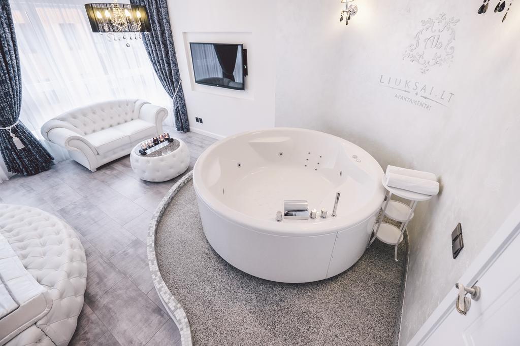 Jacuzzi Romantic Apartment Klaipėda Eksteriør billede